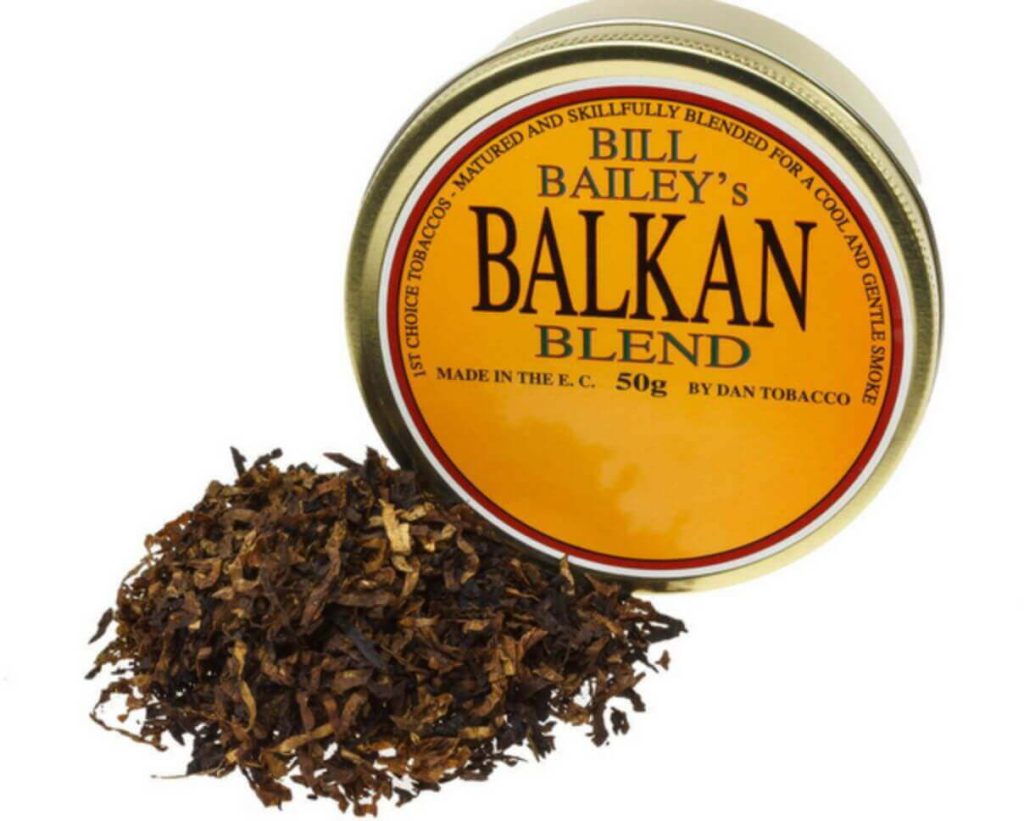 Куча молотого балканского табака готова к использованию.